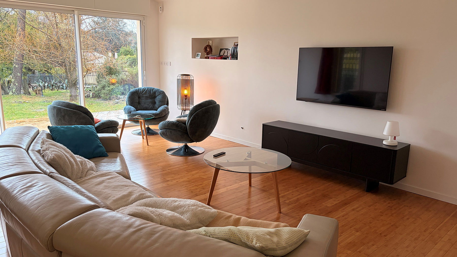 Salon-vallon-pont-d-arc