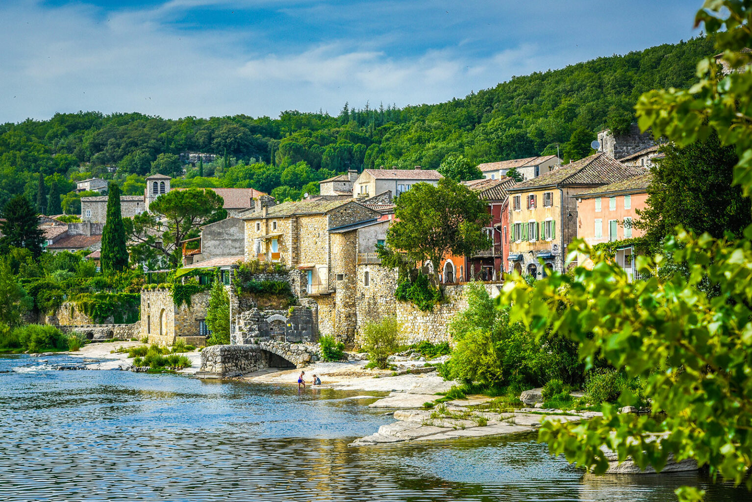 Voguë, une vue sur la rivière